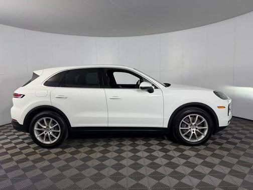 White 2024 Porsche Cayenne Cayenne