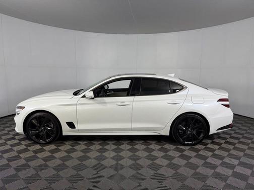 Uyuni White 2023 Genesis G70 2.0T AWD