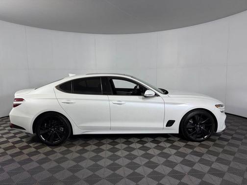 Uyuni White 2023 Genesis G70 2.0T AWD
