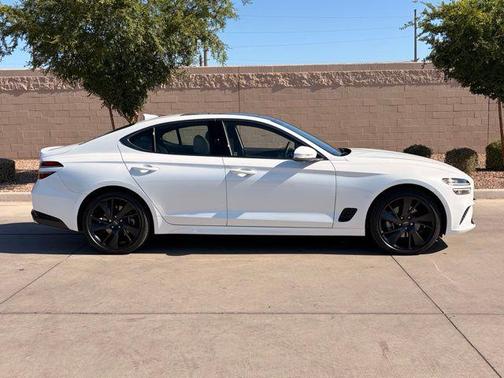 Uyuni White 2023 Genesis G70 2.0T AWD
