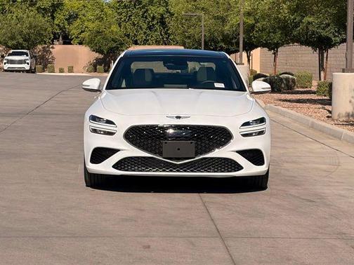 Uyuni White 2023 Genesis G70 2.0T AWD