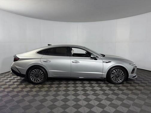 2025 Hyundai SONATA Hybrid SE