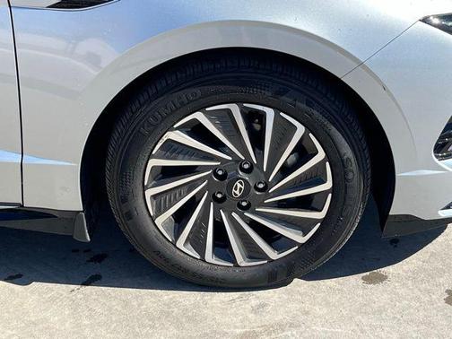 2025 Hyundai SONATA Hybrid SE