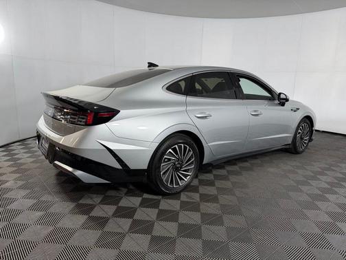 2025 Hyundai SONATA Hybrid SE