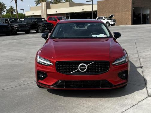 2024 Volvo S60 B5 Core Dark Theme