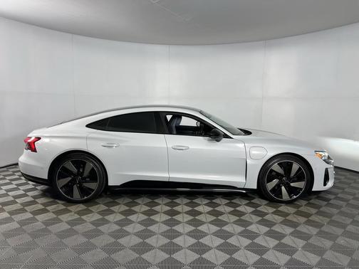 2023 Audi e-tron GT Prestige quattro
