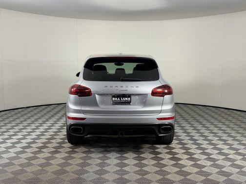 Rhodium Silver Metallic 2018 Porsche Cayenne Platinum Edition