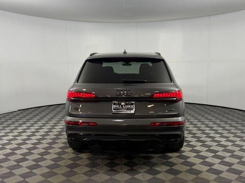 Samurai Gray Metallic 2024 Audi Q7 45 Premium Plus