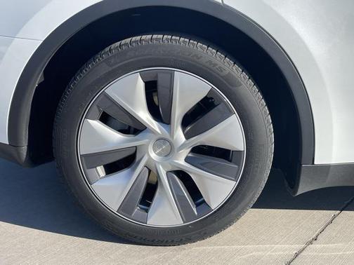 2024 Tesla Model Y Long Range Dual Motor All-Wheel Drive