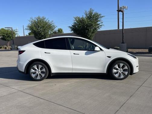 2024 Tesla Model Y Long Range Dual Motor All-Wheel Drive