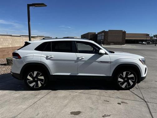 2025 Volkswagen Atlas Cross Sport 2.0T SE w/Technology