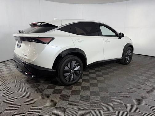 White Pearl 2024 Nissan ARIYA EVOLVE+