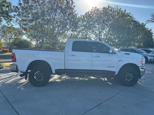 2022 RAM 2500 Laramie Crew Cab 4x4 6'4' Box
