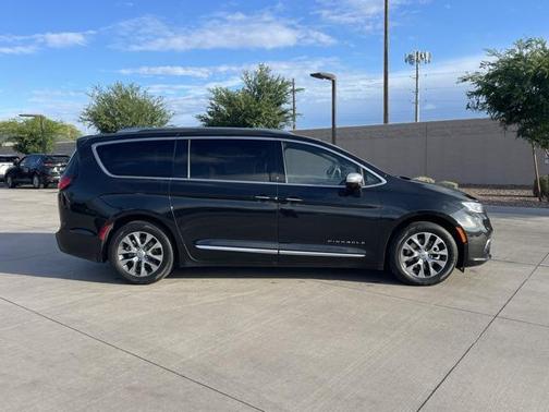 2022 Chrysler Pacifica L
