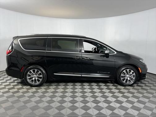 2022 Chrysler Pacifica L