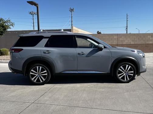2024 Nissan Pathfinder Platinum FWD