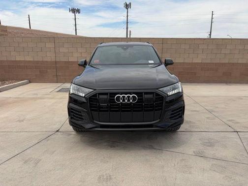 Mythos Black Metallic 2024 Audi Q7 45 Premium Plus