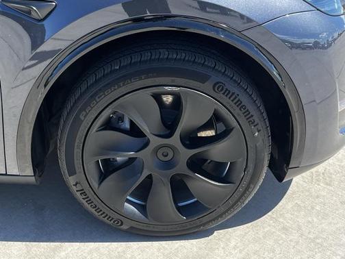 2024 Tesla Model Y Long Range Dual Motor All-Wheel Drive