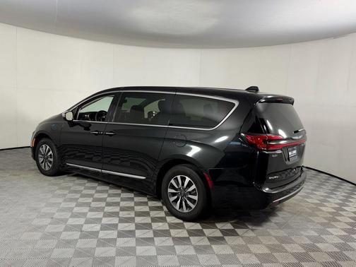 2023 Chrysler Pacifica Hybrid Limited