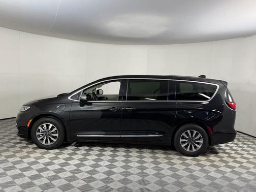 2023 Chrysler Pacifica Hybrid Limited