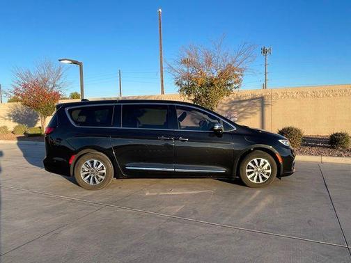 2023 Chrysler Pacifica Hybrid Limited