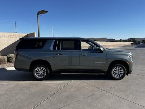 2024 Chevrolet Suburban LT