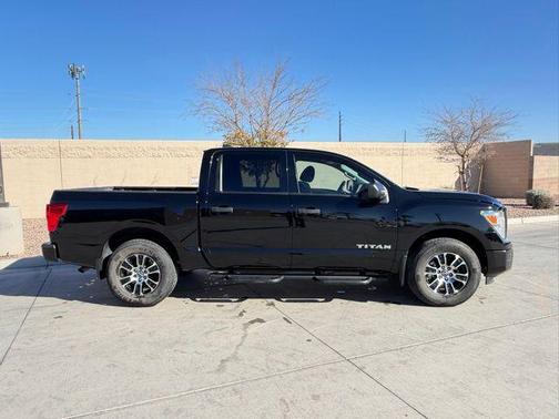 2024 Nissan Titan SV