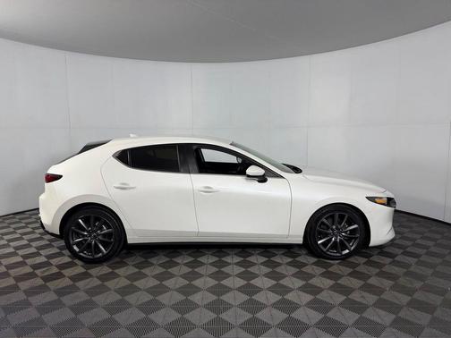 Snowflake White Pearl Mica 2019 Mazda Mazda3 FWD w/Preferred Package