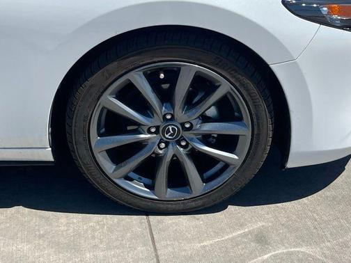 Snowflake White Pearl Mica 2019 Mazda Mazda3 FWD w/Preferred Package