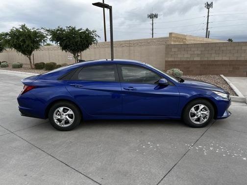 2023 Hyundai ELANTRA SE