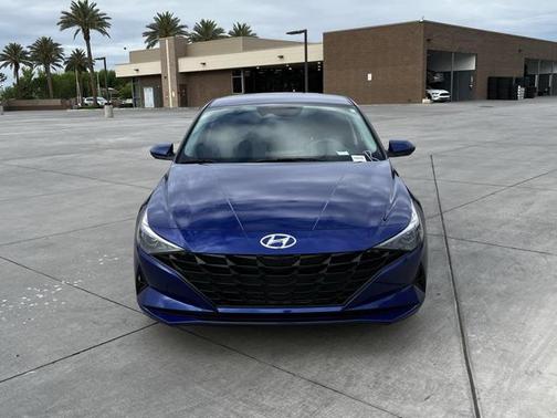 2023 Hyundai ELANTRA SE