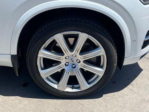Crystal White Pearl 2017 Volvo XC90 Hybrid T8 Inscription