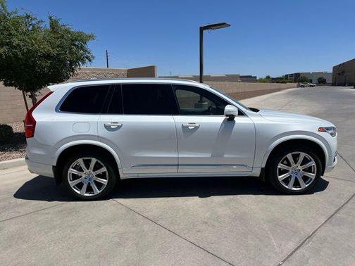Crystal White Pearl 2017 Volvo XC90 Hybrid T8 Inscription