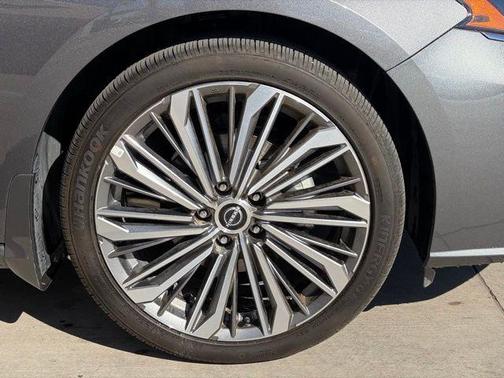 2025 Nissan Altima 2.5 SL