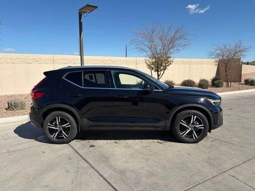 2025 Volvo XC40 B5 Core Bright Theme