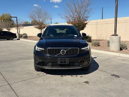 2025 Volvo XC40 B5 Core Bright Theme