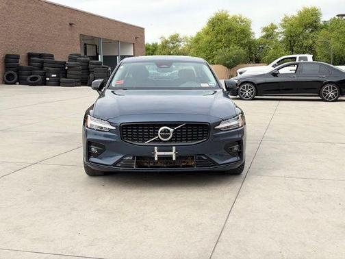 Denim Blue Metallic 2024 Volvo S60 B5 Core Dark Theme