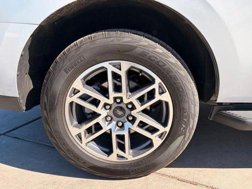 Silver Metallic 2025 Ford Expedition Active