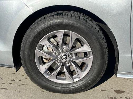 Celestial Silver Metallic 2021 Toyota Sienna LE