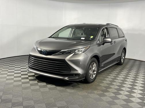 2021 Toyota Sienna LE