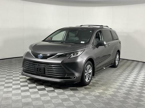 2023 Toyota Sienna Limited