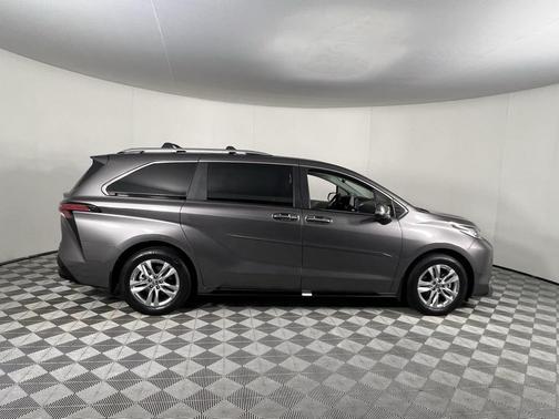 2023 Toyota Sienna Limited