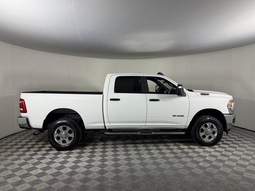 Bright White Clearcoat 2024 RAM 2500 Big Horn Crew Cab 4x4 6'4' Box