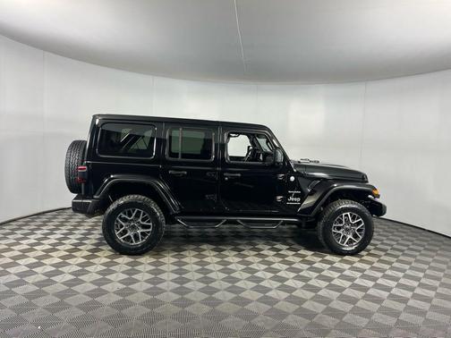 2024 Jeep Wrangler 4-Door Sahara 4x4