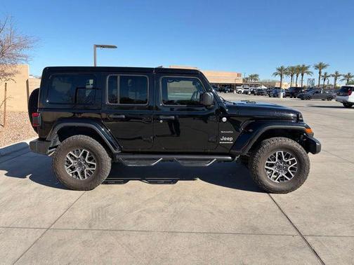 2024 Jeep Wrangler 4-Door Sahara 4x4