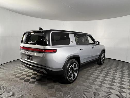 2024 Rivian R1S Adventure