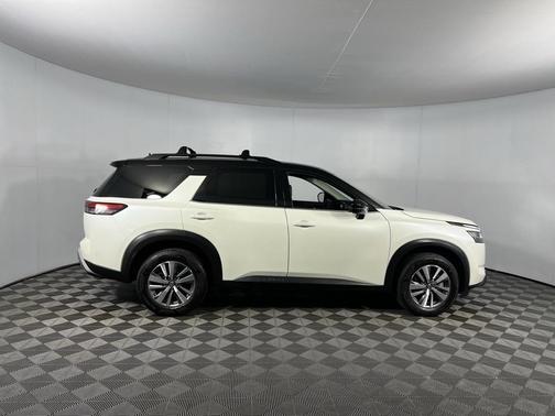 2023 Nissan Pathfinder SL FWD