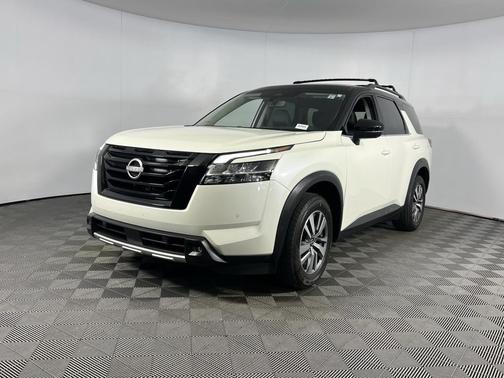 2023 Nissan Pathfinder SL FWD