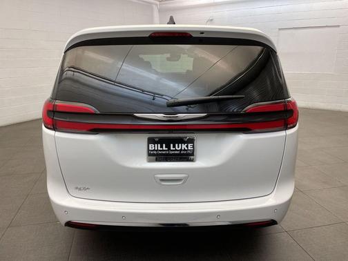 Bright White Clearcoat 2025 Chrysler Pacifica L