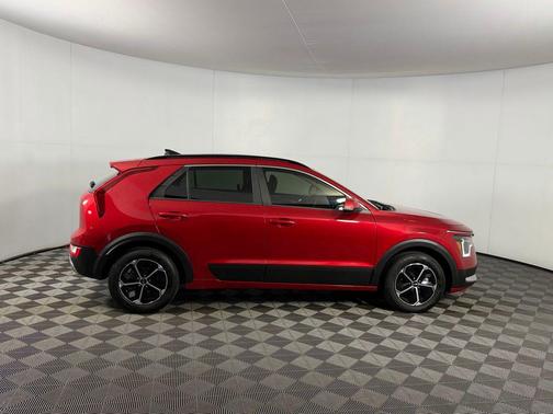 Runway Red 2025 Kia Niro LX